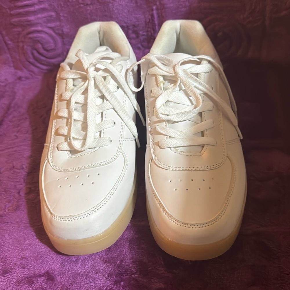 Women white sneakers size 8.5